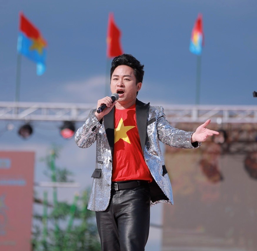 Tùng Dương, Soobin, Phương Linh “đổ bộ” sân khấu ở Hải Phòng - ảnh 1