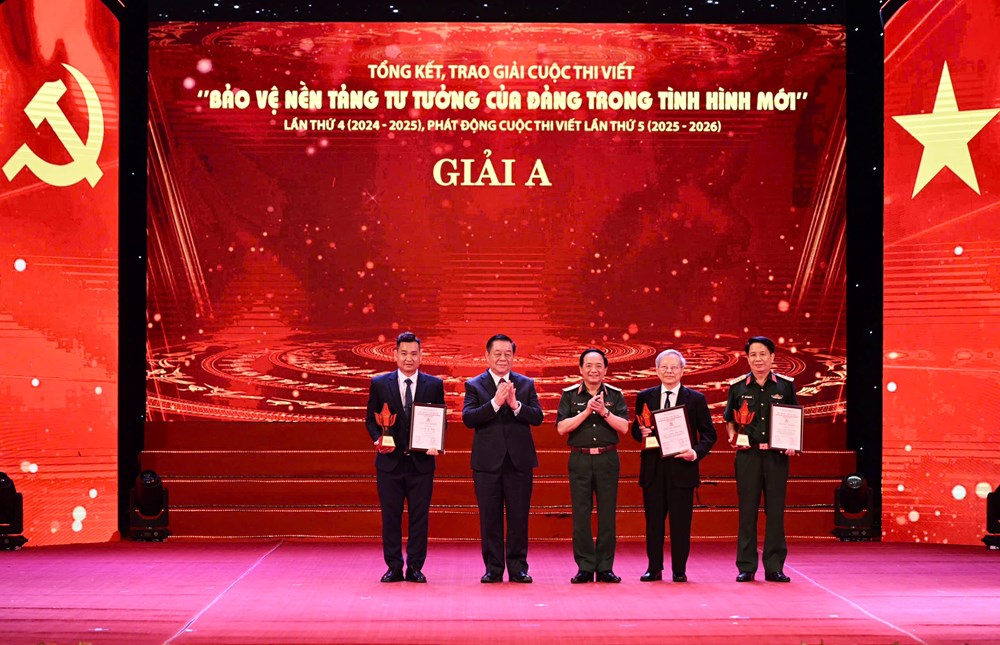 Trao giải Cuộc thi viết "Bảo vệ nền tảng tư tưởng của Đảng trong tình hình mới” - ảnh 3