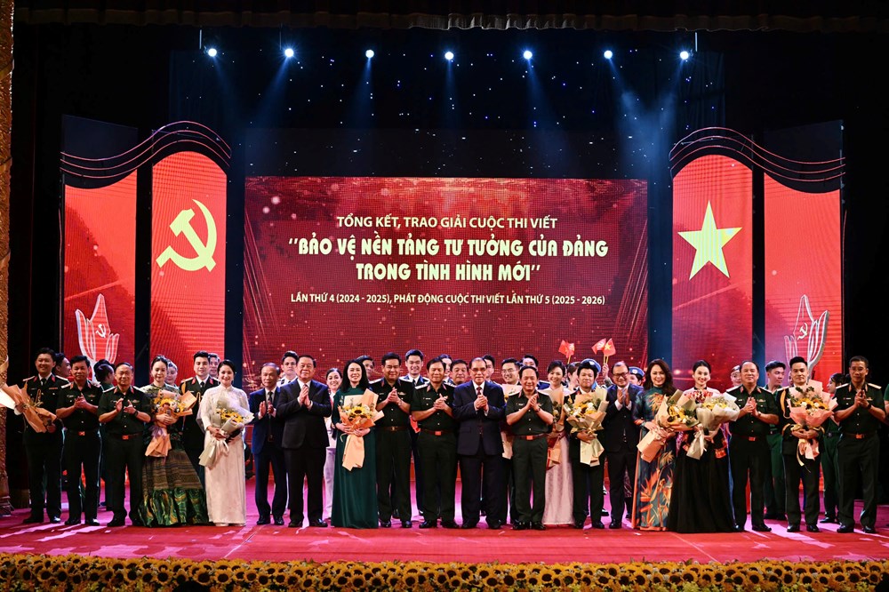 Trao giải Cuộc thi viết "Bảo vệ nền tảng tư tưởng của Đảng trong tình hình mới” - ảnh 7