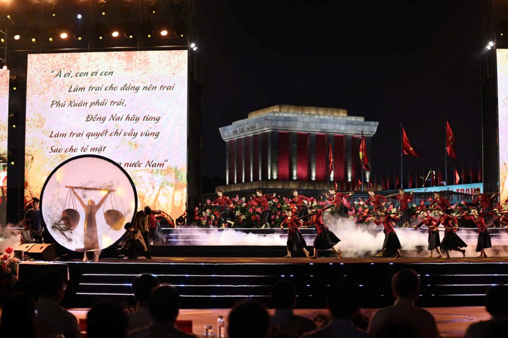 Chương trình nghệ thuật đặc biệt “Người là Hồ Chí Minh” - ảnh 4