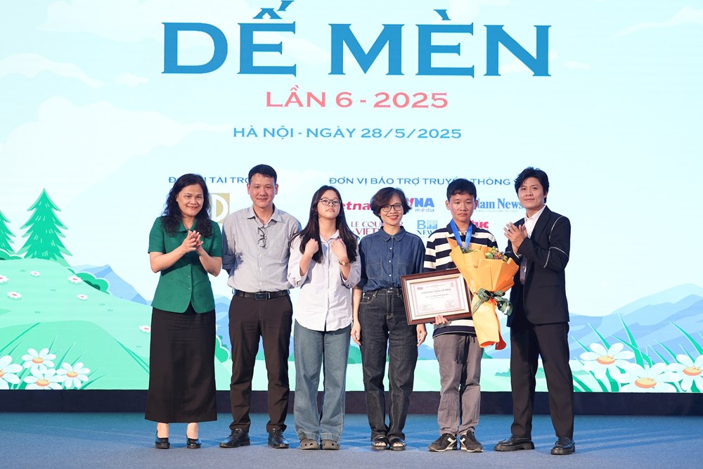 Nhạc sĩ Phạm Tuyên được vinh danh Giải Hiệp sĩ Dế Mèn - ảnh 3