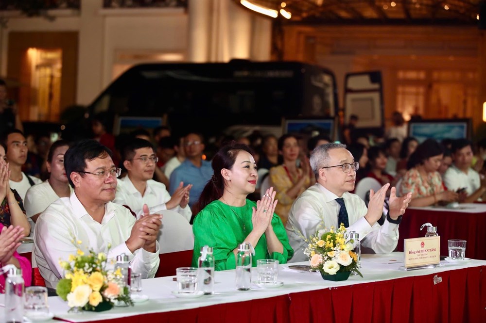 Nghệ thuật đồng hành vì một Việt Nam xanh bền vững - ảnh 2