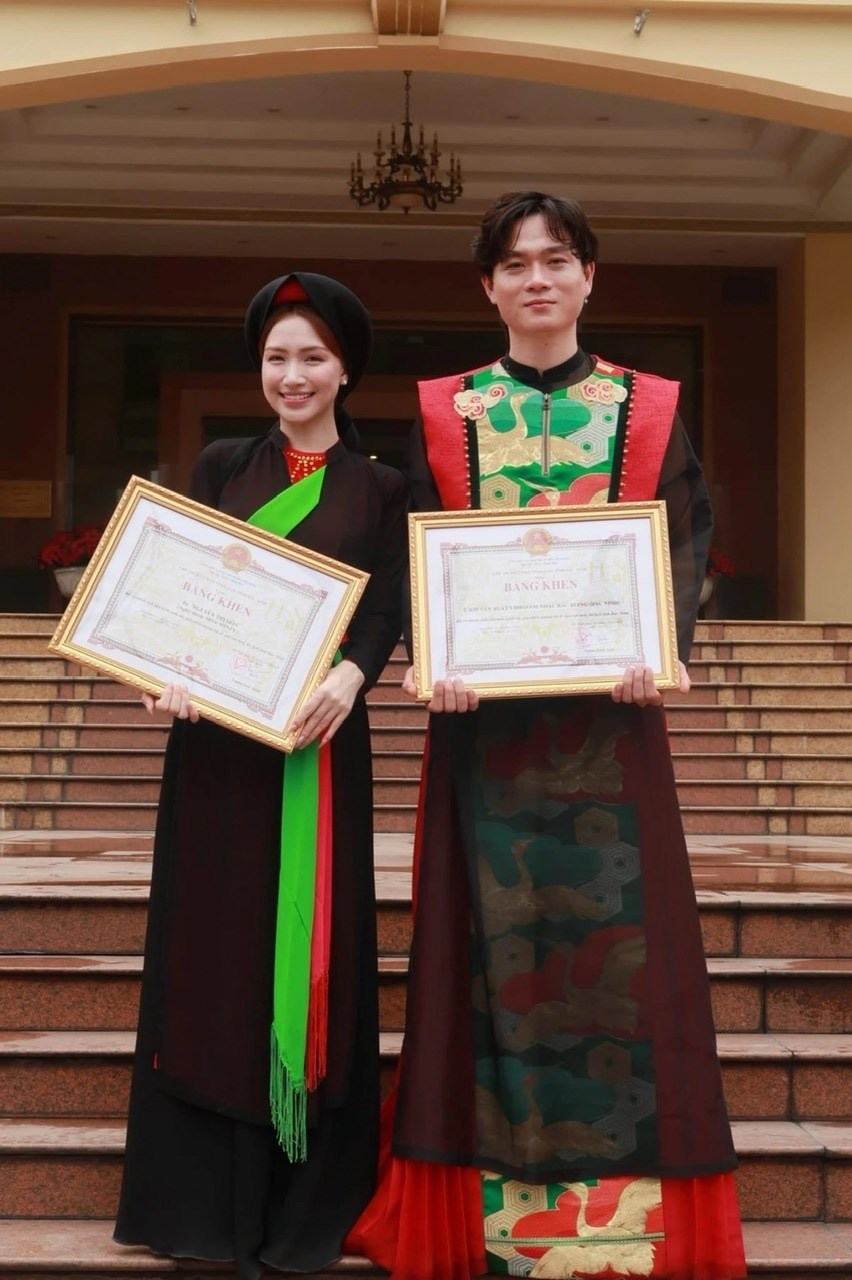 Hòa Minzy, Tuấn Cry và loạt sao Việt thắp sáng đêm nhạc vì một Việt Nam xanh - ảnh 1