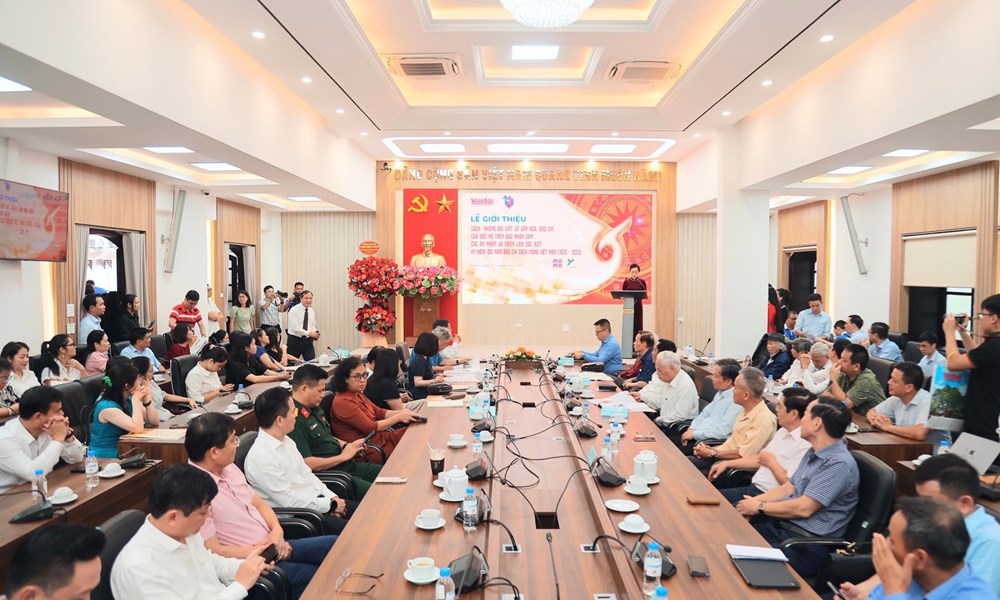 Ra mắt sách, các ấn phẩm đặc biệt và Triển lãm kỷ niệm 100 năm Báo chí Cách mạng Việt Nam - ảnh 3