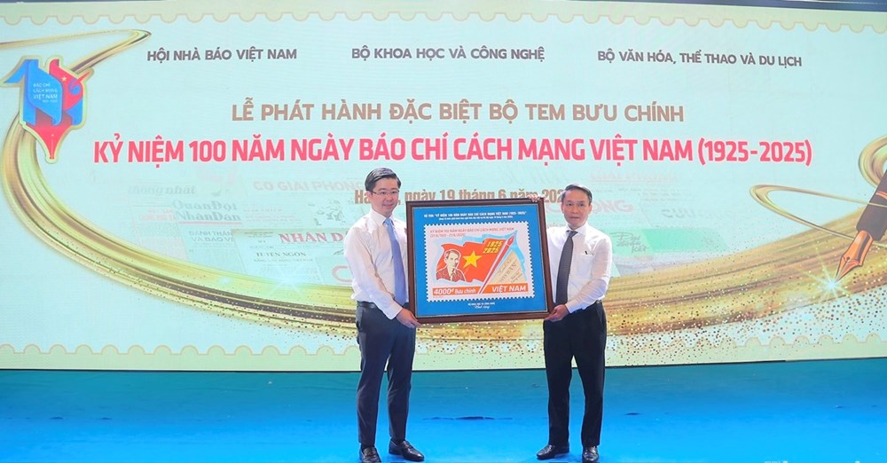 Phát hành bộ tem đặc biệt kỷ niệm 100 năm Ngày Báo chí Cách mạng Việt Nam - ảnh 3
