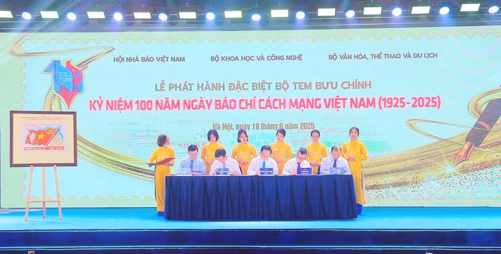Phát hành bộ tem đặc biệt kỷ niệm 100 năm Ngày Báo chí Cách mạng Việt Nam - ảnh 2