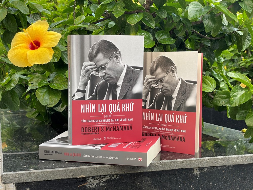 Ra mắt sách “Nhìn lại quá khứ - Tấn thảm kịch và những bài học về Việt Nam” - ảnh 1