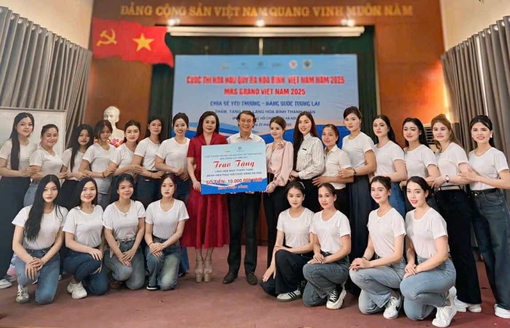 Lan tỏa yêu thương từ thí sinh “Hoa hậu Quý bà Hòa bình Việt Nam” đến các em nhỏ nhiễm chất độc da cam - ảnh 1