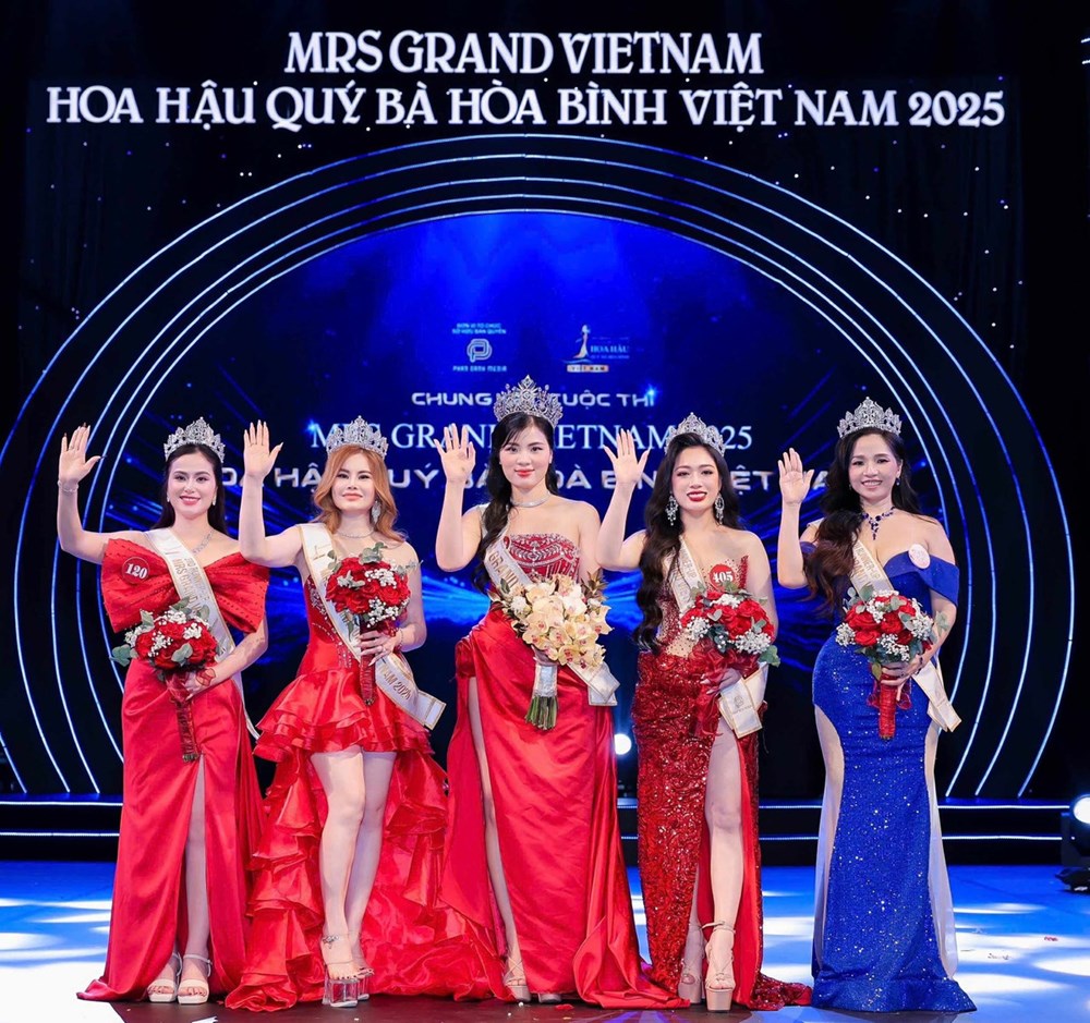 Nguyễn Thị Thưa đăng quang Mrs Grand Vietnam 2025 - ảnh 2