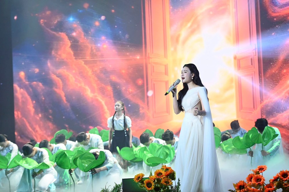 Nhạc sĩ Tạ Duy Tuấn, Đen Vâu, Bảo Trâm idol nhận Kỷ niệm chương vì cộng đồng - ảnh 2