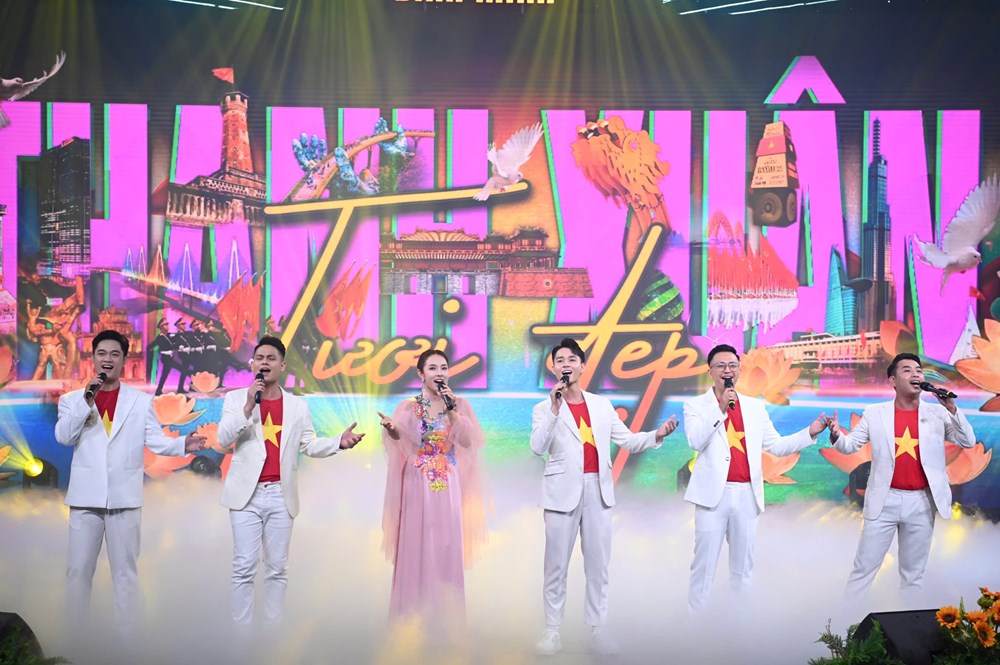 Nhạc sĩ Tạ Duy Tuấn, Đen Vâu, Bảo Trâm idol nhận Kỷ niệm chương vì cộng đồng - ảnh 1