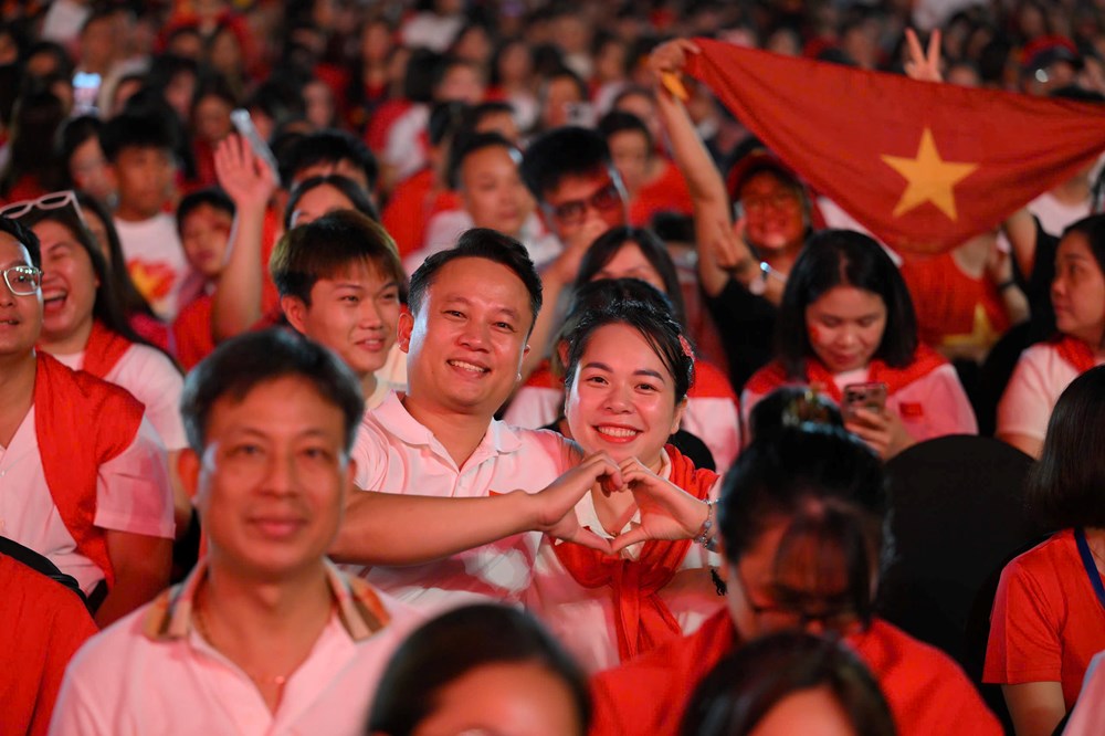Sân khấu Mỹ Đình bùng nổ cùng “Tự hào là người Việt Nam” - ảnh 9