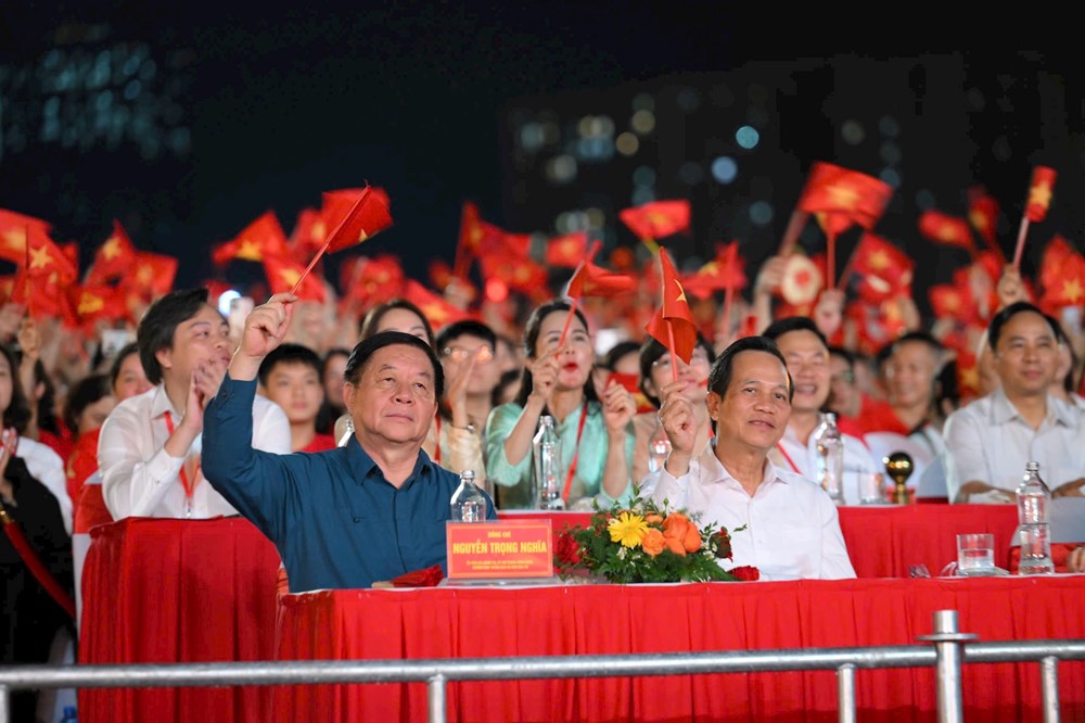 Sân khấu Mỹ Đình bùng nổ cùng “Tự hào là người Việt Nam” - ảnh 1