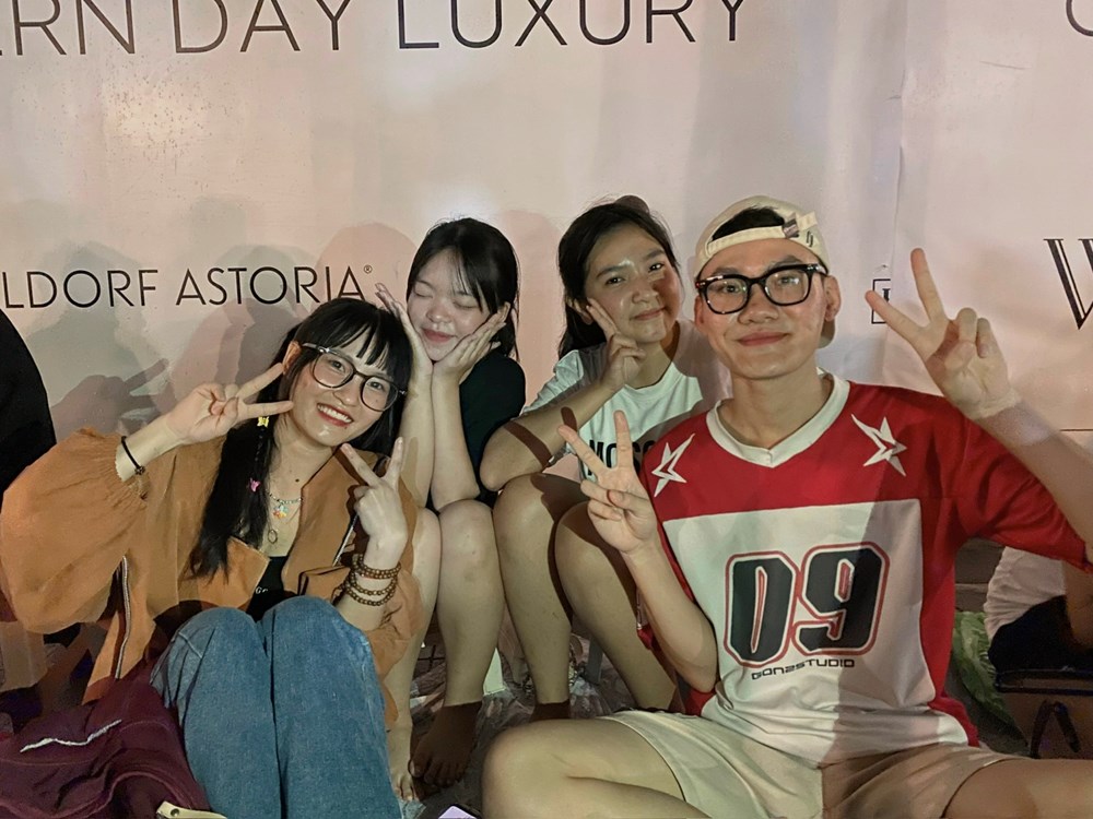 Người dân “cắm trại” chờ nhận vé concert “80 năm Hành trình Độc lập – Tự do – Hạnh phúc” - ảnh 7