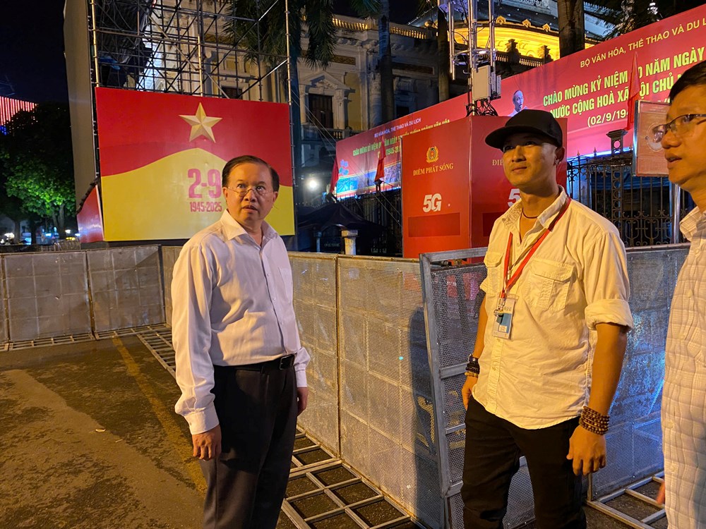 Thứ trưởng Tạ Quang Đông kiểm tra công tác chuẩn bị phát vé concert “80 năm Hành trình Độc lập – Tự do – Hạnh phúc” - ảnh 1