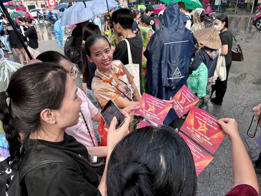 Tấm vé nhỏ cảm xúc lớn: Hẹn gặp nhau tại concert đặc biệt kỷ niệm 80 năm hành trình vinh quang - ảnh 2