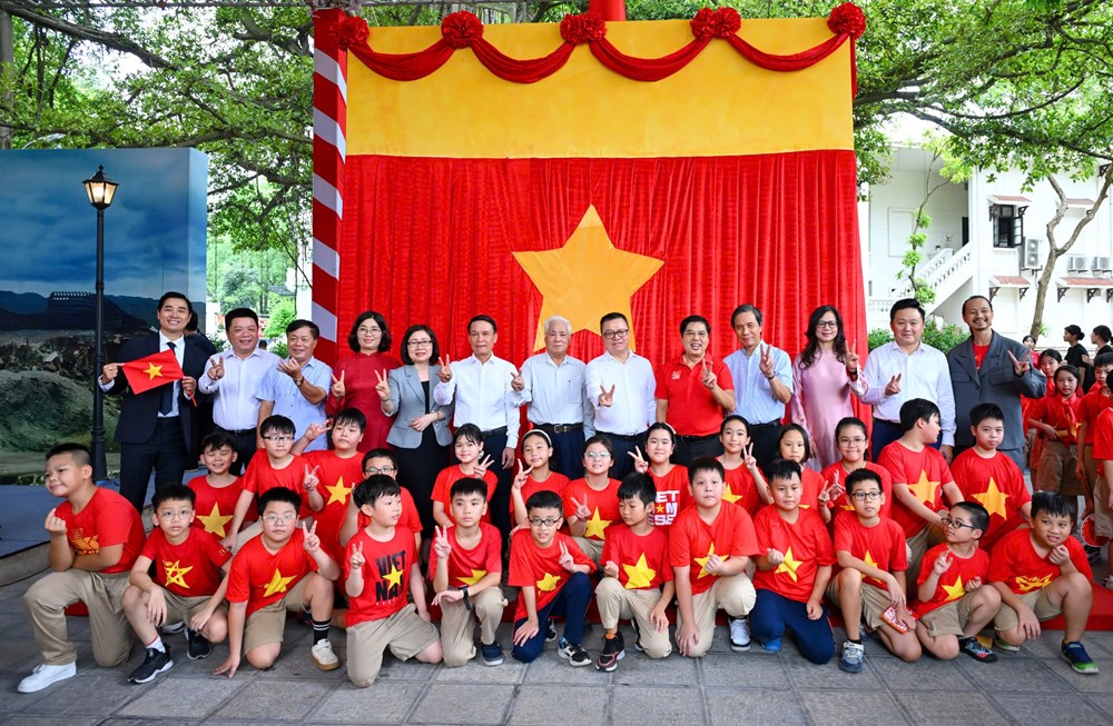 Báo Nhân Dân ra mắt ấn phẩm đặc biệt và Triển lãm tương tác kỷ niệm 80 năm Cách mạng Tháng Tám và Quốc khánh 2.9 - ảnh 2