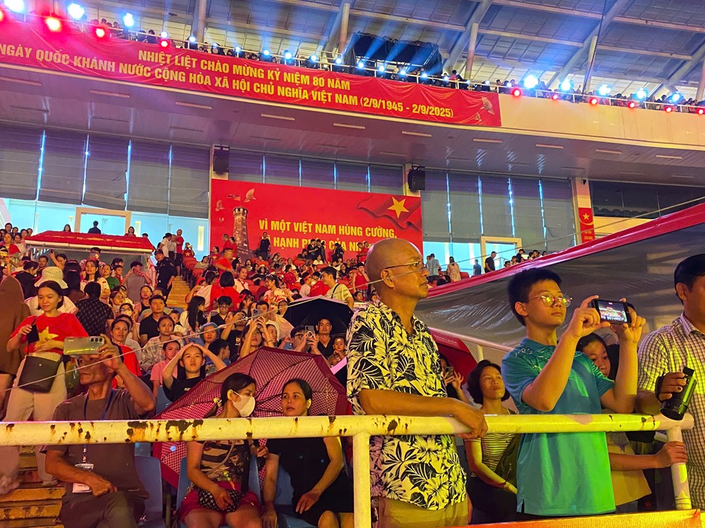 Hơn 2 vạn khán giả mê đắm trong buổi tập luyện concert “80 năm Hành trình Độc lập – Tự do – Hạnh phúc” - ảnh 11