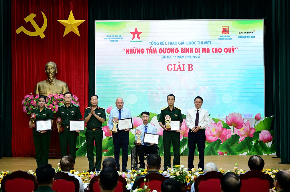 Lan tỏa hình ảnh Bộ đội Cụ Hồ trong thời kỳ mới qua Cuộc thi viết “Những tấm gương bình dị mà cao quý” - ảnh 3