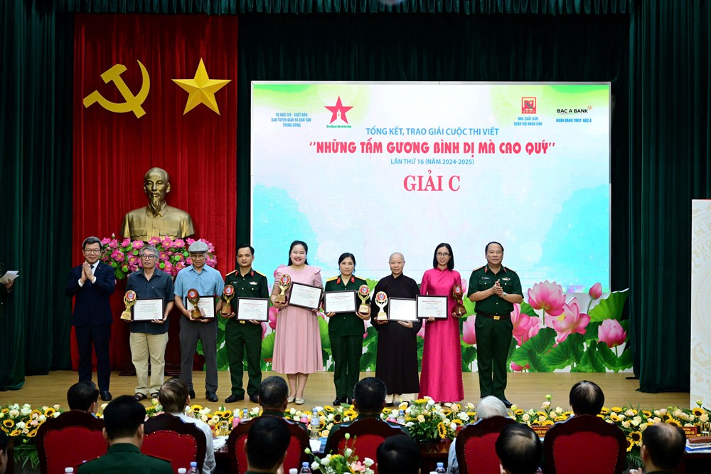 Lan tỏa hình ảnh Bộ đội Cụ Hồ trong thời kỳ mới qua Cuộc thi viết “Những tấm gương bình dị mà cao quý” - ảnh 4