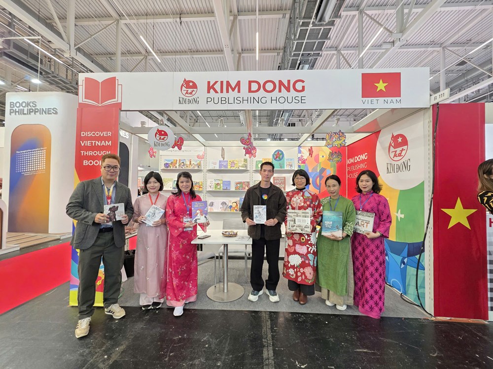Kim Đồng giới thiệu nhiều sách mới, quảng bá văn hóa Việt tại “Hội chợ Sách Quốc tế Frankfurt 2025” - ảnh 4
