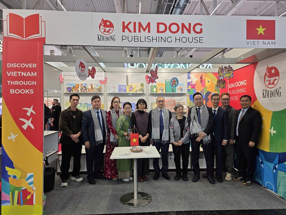 Kim Đồng giới thiệu nhiều sách mới, quảng bá văn hóa Việt tại “Hội chợ Sách Quốc tế Frankfurt 2025” - ảnh 1