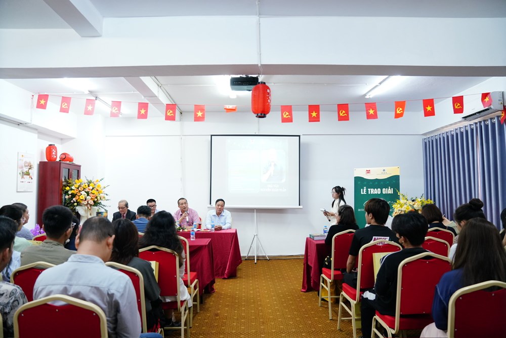 Lễ trao giải cuộc thi viết sách “Lan tỏa tri thức, bước tới Con đường tương lai” - ảnh 3