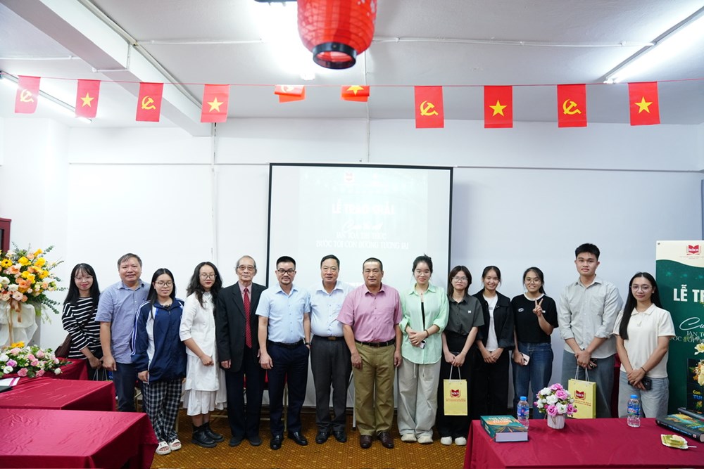 Lễ trao giải cuộc thi viết sách “Lan tỏa tri thức, bước tới Con đường tương lai” - ảnh 2