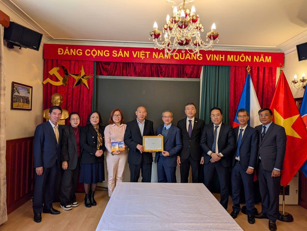 Bộ VHTTDL thúc đẩy hợp tác trong lĩnh vực xuất bản và giảng dạy tiếng Việt tại Cộng hòa Séc - ảnh 2
