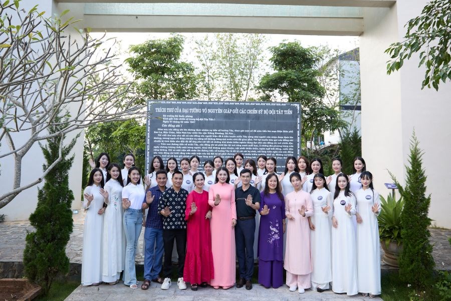Thí sinh “Hoa hậu Du lịch Dân tộc Việt Nam 2025” và hành trình quảng bá vẻ đẹp Mộc Châu - ảnh 6