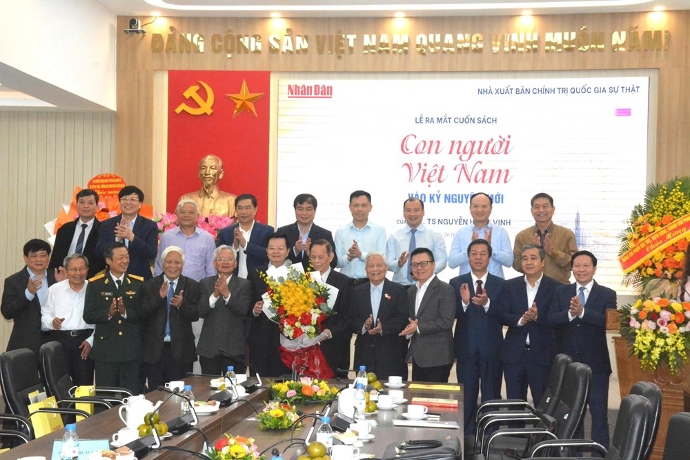 Ra mắt sách "Con người Việt Nam vào kỷ nguyên mới" của nhà báo Nguyễn Hồng Vinh - ảnh 5
