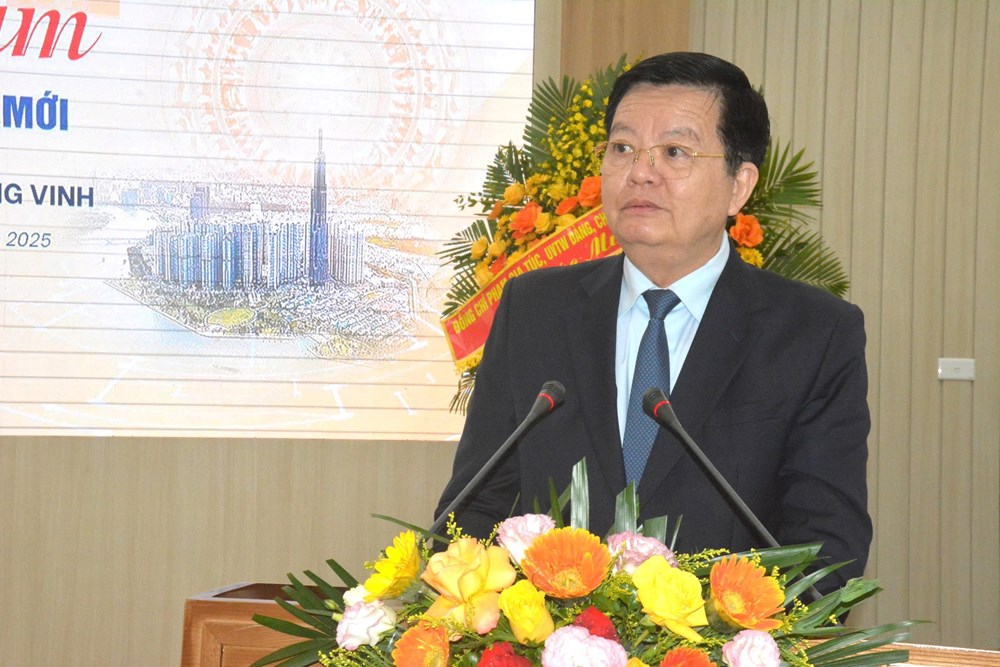 Ra mắt sách "Con người Việt Nam vào kỷ nguyên mới" của nhà báo Nguyễn Hồng Vinh - ảnh 1