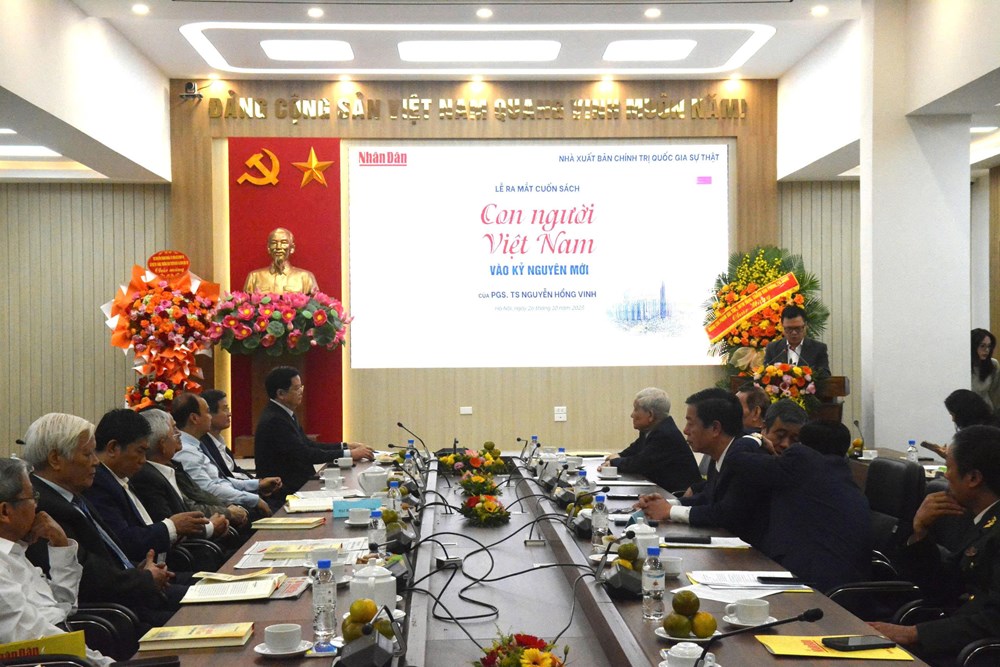 Ra mắt sách "Con người Việt Nam vào kỷ nguyên mới" của nhà báo Nguyễn Hồng Vinh - ảnh 6