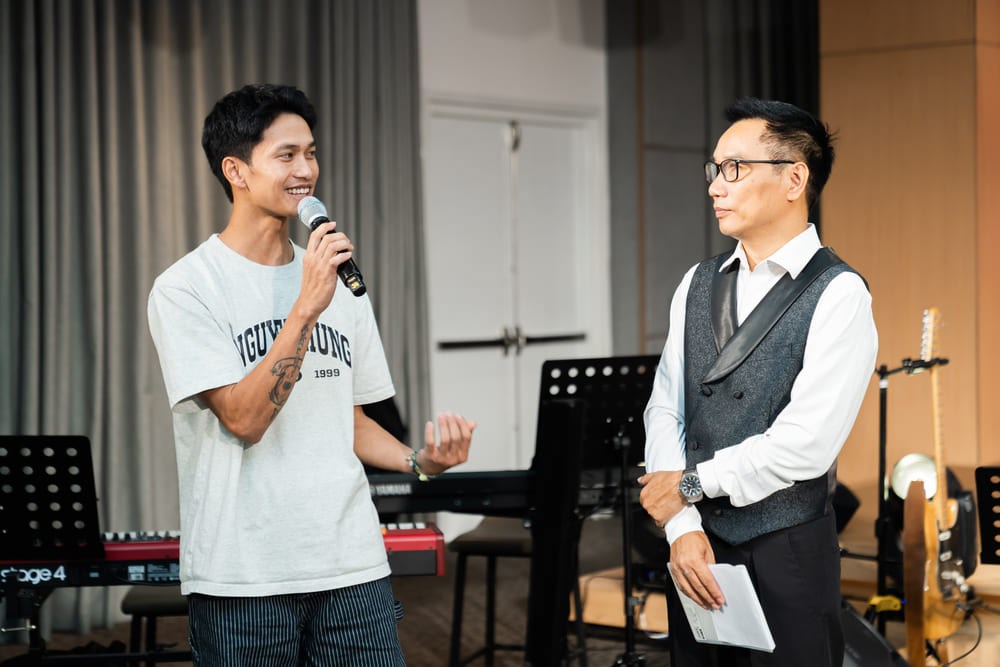 Ca khúc lấy cảm hứng từ bộ phim “Mưa đỏ” gây bất ngờ khi hòa quyện với làn điệu dân ca Bắc Bộ - ảnh 1