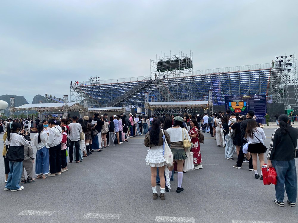 Khán giả đổ về Hạ Long để được sống trọn cảm xúc với concert “Hạ Long 2025“ - ảnh 8