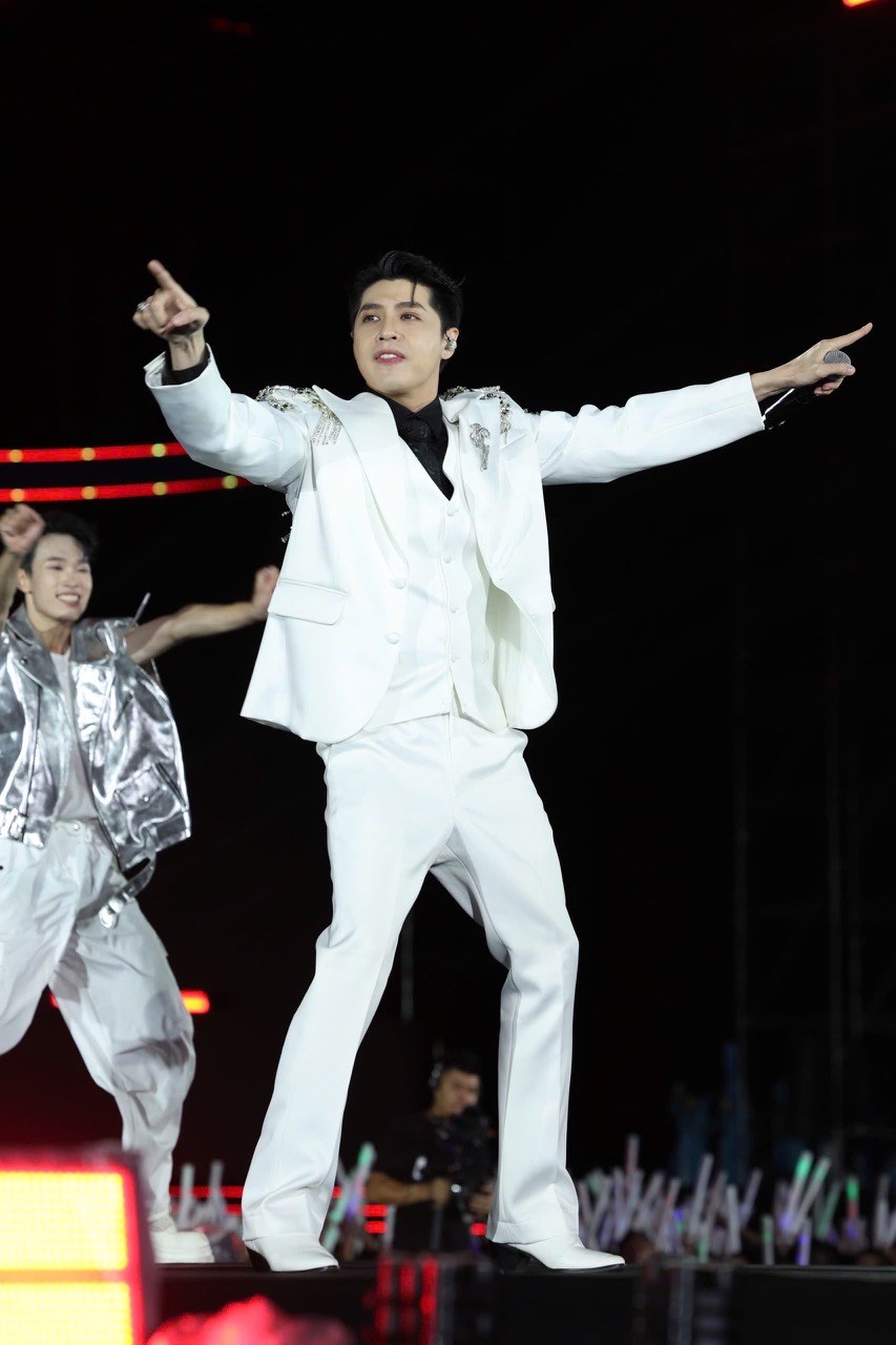 Một Hạ Long rực rỡ, một đêm nhạc không thể quên! - ảnh 8