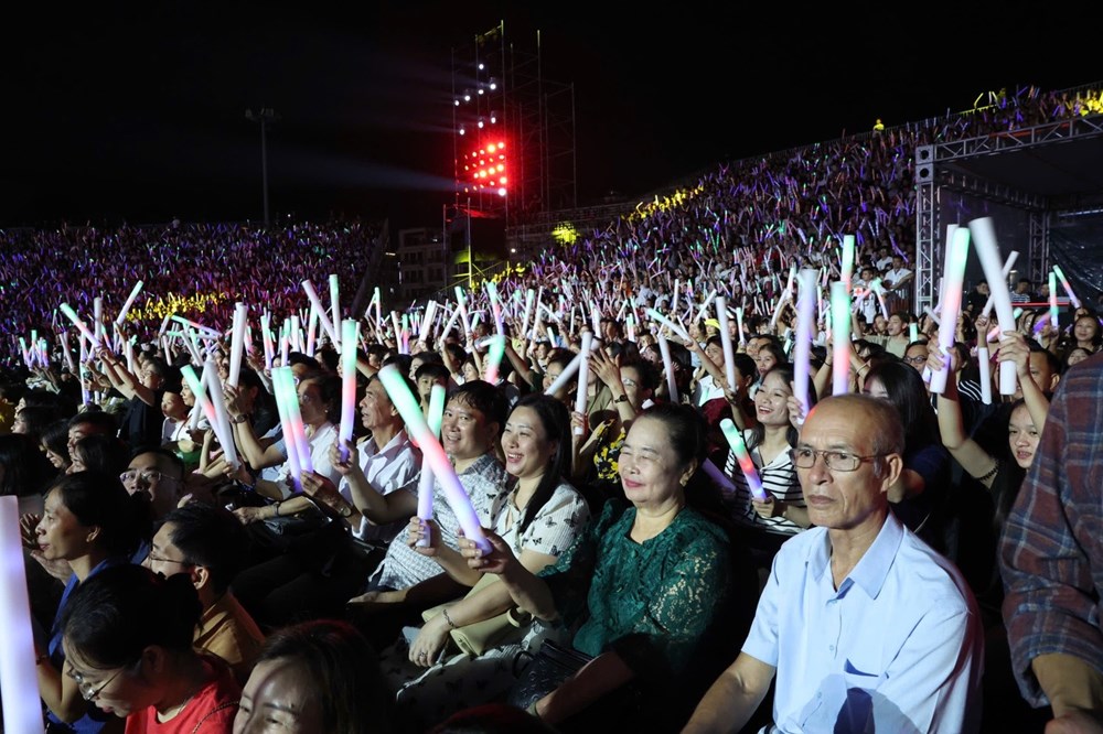 Một Hạ Long rực rỡ, một đêm nhạc không thể quên! - ảnh 13