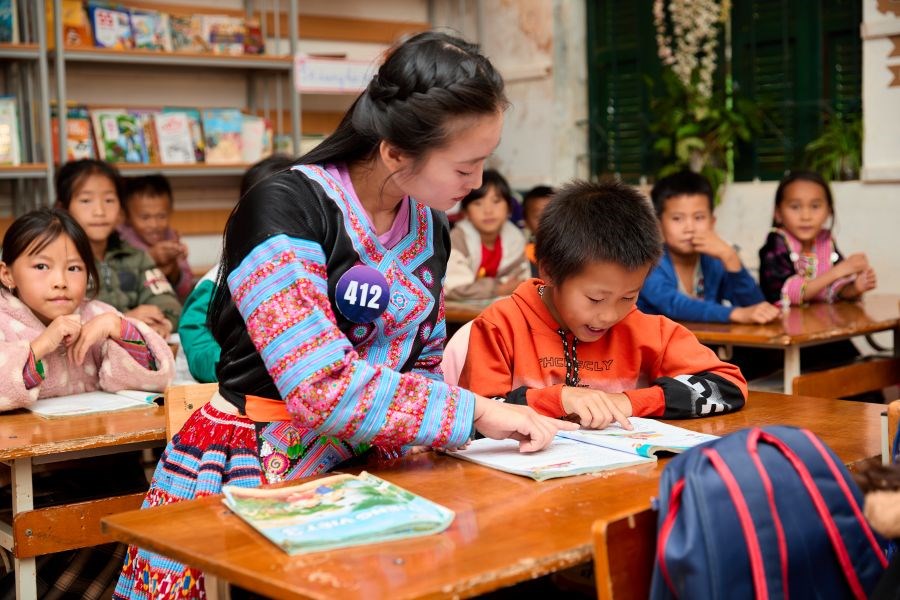 Thí sinh “Hoa hậu Du lịch Dân tộc Việt Nam 2025” thăm học sinh vùng cao Mộc Châu - ảnh 2