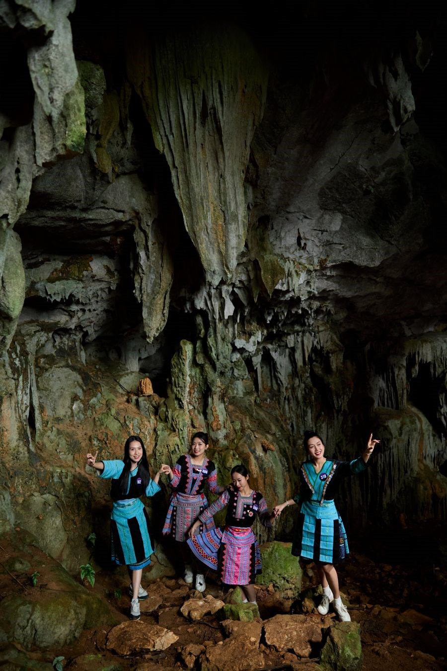 Thí sinh “Hoa hậu Du lịch Dân tộc Việt Nam 2025” thăm học sinh vùng cao Mộc Châu - ảnh 5