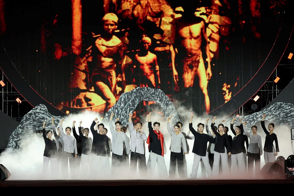 “Bữa tiệc” âm nhạc đầy màu sắc về Đất mỏ anh hùng - ảnh 4