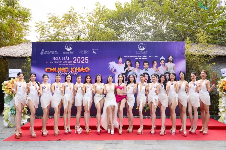 “Hoa hậu Du lịch Dân tộc Việt Nam 2025” gây ấn tượng khi trình diễn thời trang trên cầu kính dài nhất thế giới ở Mộc Châu - ảnh 6