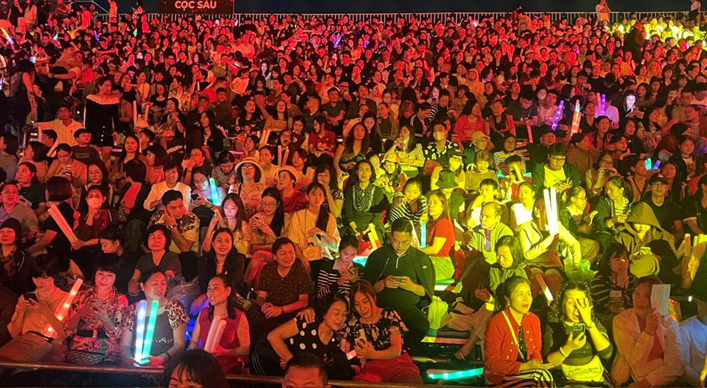 Quảng trường 30.10 rực sáng, sẵn sàng cho đêm diễn “Quảng Ninh – Đất mỏ anh hùng” - ảnh 4