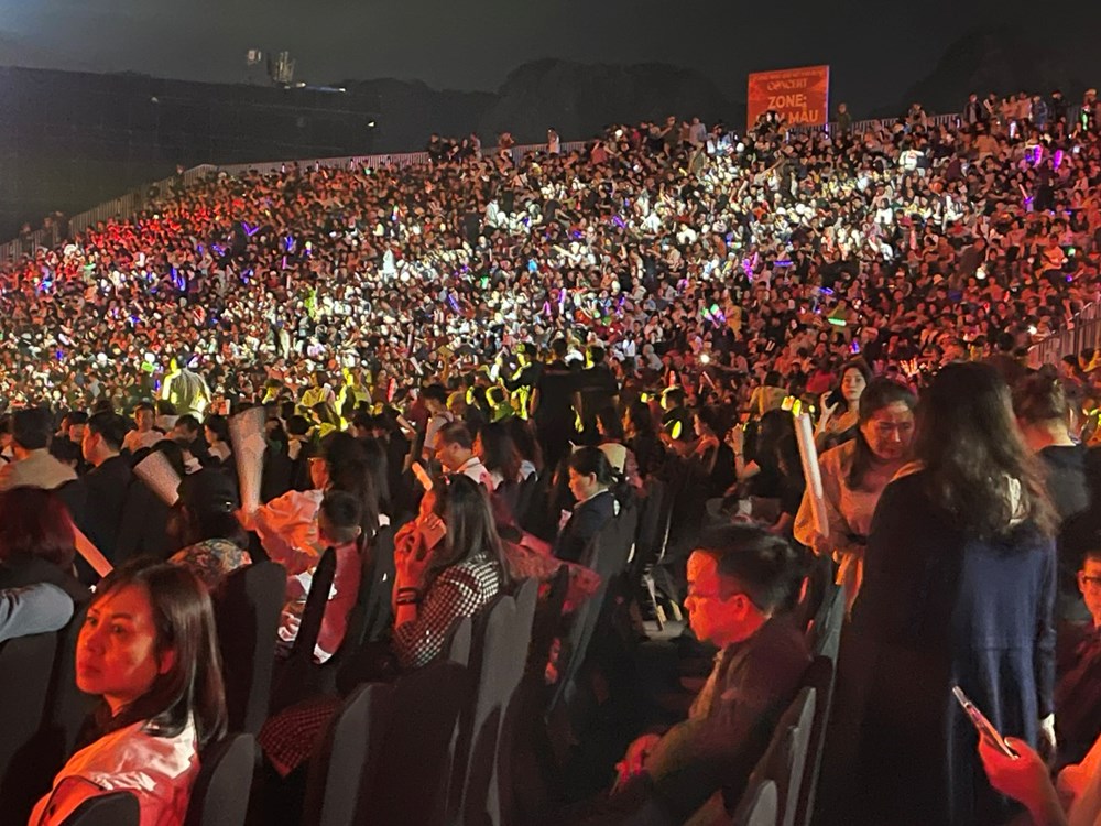 Quảng trường 30.10 rực sáng, sẵn sàng cho đêm diễn “Quảng Ninh – Đất mỏ anh hùng” - ảnh 2