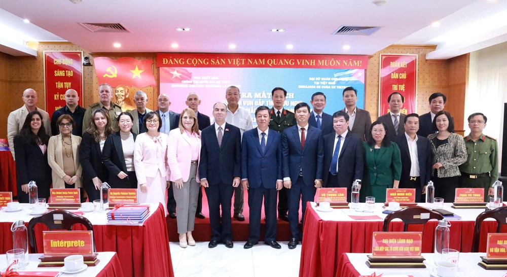 Lễ ra mắt cuốn sách “65 năm vun đắp tình hữu nghị thủy chung, mẫu mực Việt Nam – Cuba” - ảnh 8