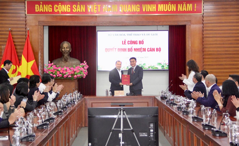 Bộ VHTTDL công bố, trao quyết định điều động, bổ nhiệm cán bộ - ảnh 3