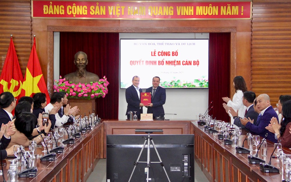 Bộ VHTTDL công bố, trao quyết định điều động, bổ nhiệm cán bộ - ảnh 2