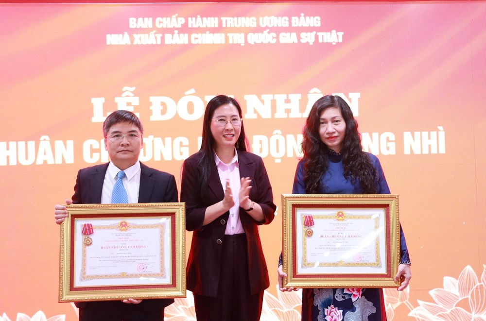 Mỗi trang sách là một “hàng rào tư tưởng”, mỗi công trình là một “pháo đài lý luận” - ảnh 2