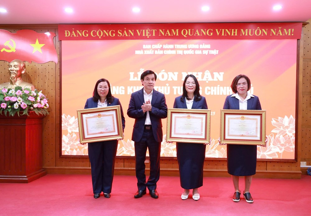 Mỗi trang sách là một “hàng rào tư tưởng”, mỗi công trình là một “pháo đài lý luận” - ảnh 3