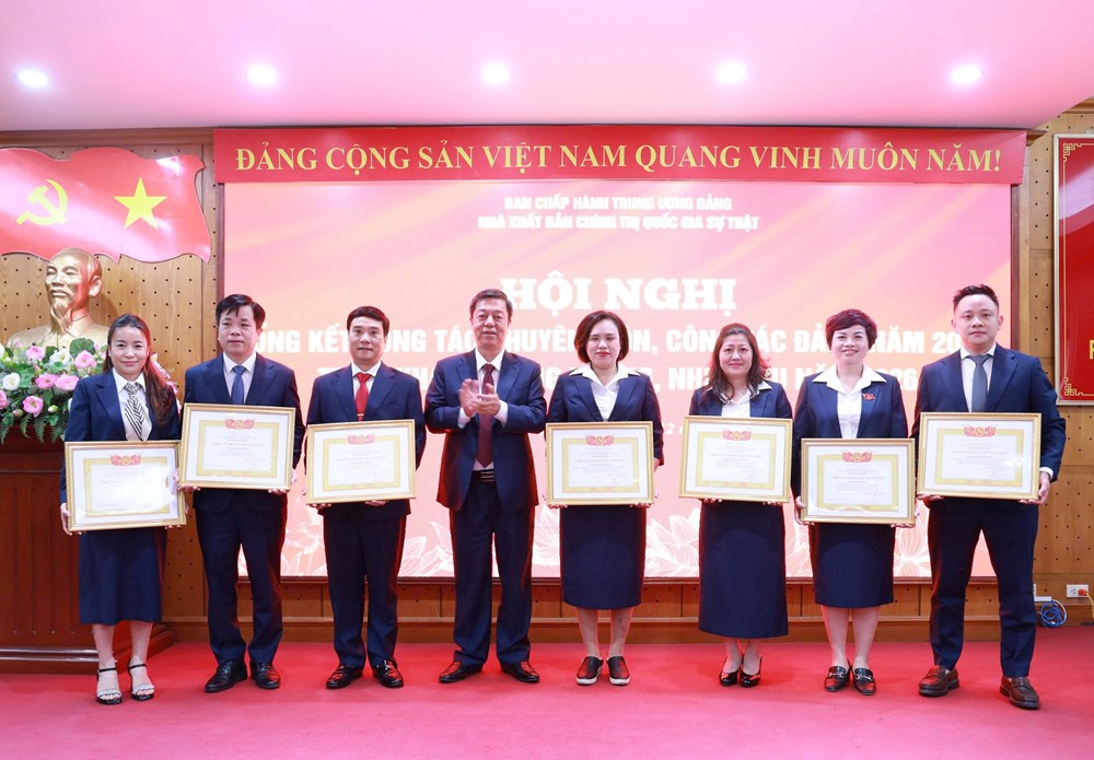 Mỗi trang sách là một “hàng rào tư tưởng”, mỗi công trình là một “pháo đài lý luận” - ảnh 4