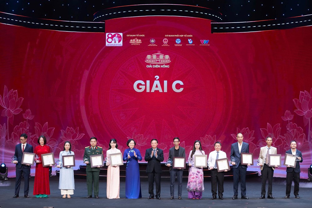 Trao Giải Báo chí toàn quốc về Quốc hội và Hội đồng nhân dân lần thứ tư - ảnh 5